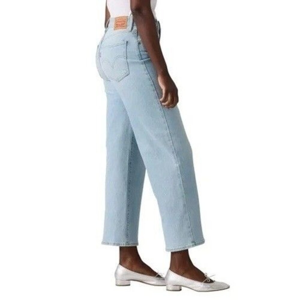 Levi's Women's High-Rise Wide Leg Jean Light Blue 4/27 NWT - Picture 2 of 3